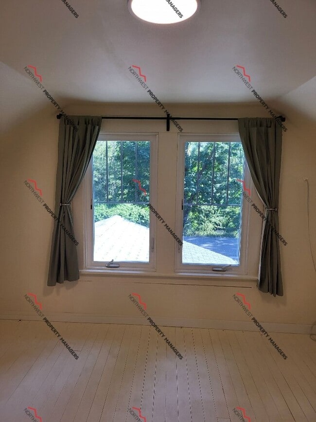 Building Photo - STATUS *AVAILABLE* | R207 | $2095  *** MOVE IN SPECIAL ****