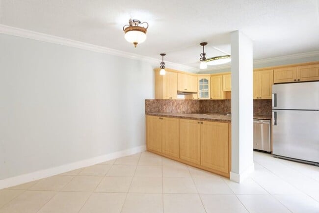 Building Photo - 1700 Embassy Dr