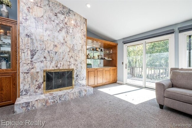Building Photo - 135 W Hickory Grove Rd