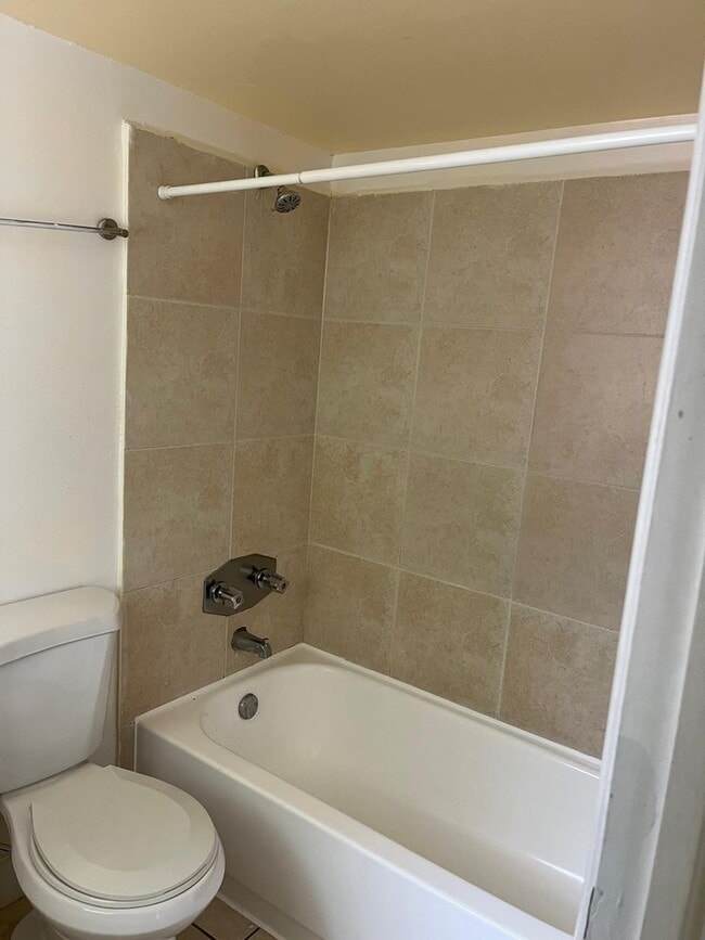 Building Photo - ONE BEDROOM APT FOR RENT IN OAKLAND PARK