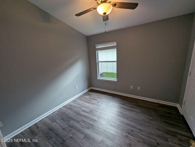 Building Photo - 712 N Edenbridge Way