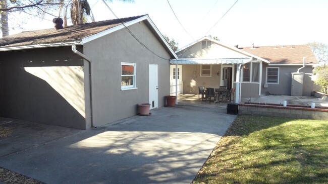 Building Photo - Old Towne Orange, Hardwood floors, Single Story House 3BR 2BA  2 car garage