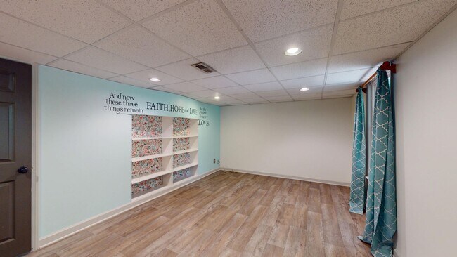 Building Photo - 107 Nimitz Cir