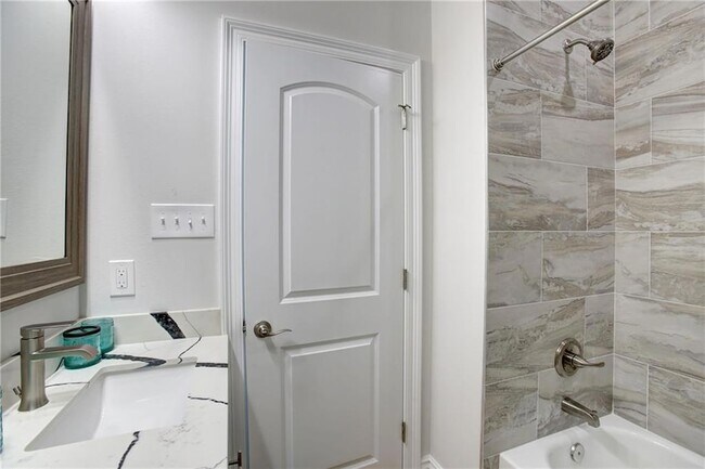 Building Photo - 1913 Mehle St