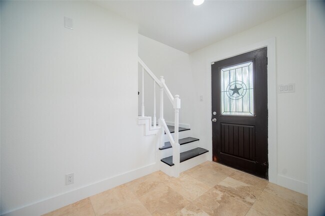 Building Photo - 4815 Caris St