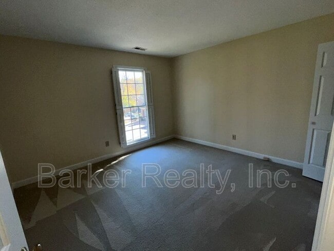 Building Photo - 1667 Village Glenn Dr