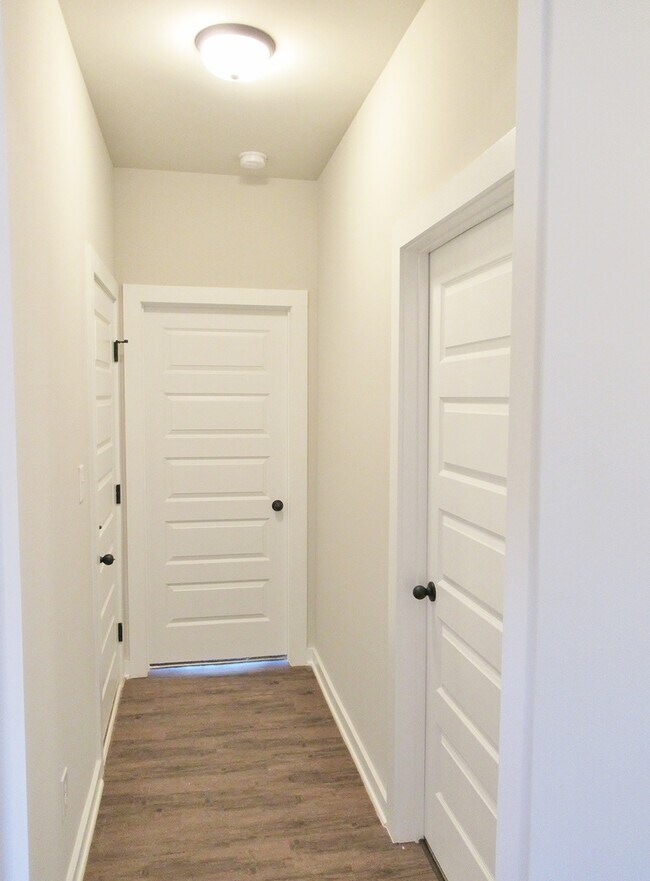 Building Photo - 123 Birch Falls Dr