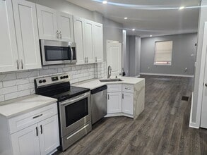 Building Photo - 31 S Salford St