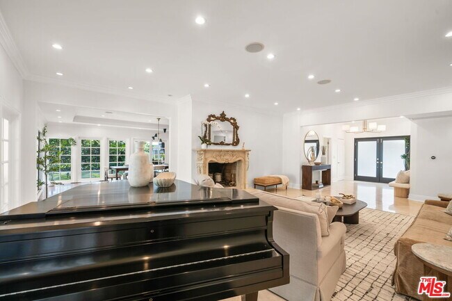 Building Photo - 9023 Alto Cedro Dr