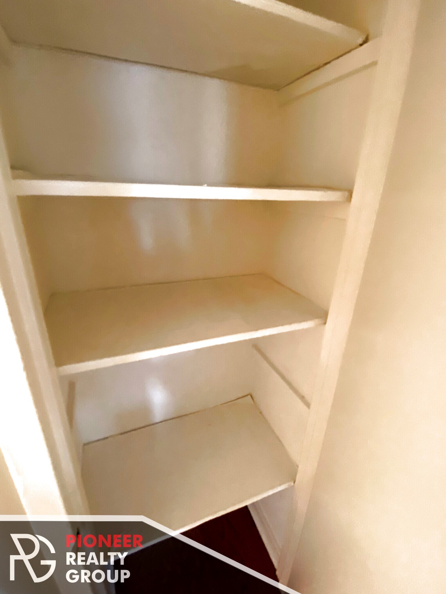 Building Photo - 429 W Wellington Ave