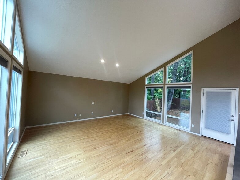 Building Photo - 4128 SW Vesta St