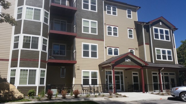 Building Photo - Vineyard at Sycamore Place