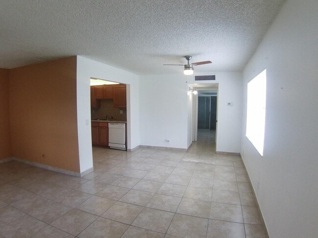 Building Photo - 537 Normandy Ln