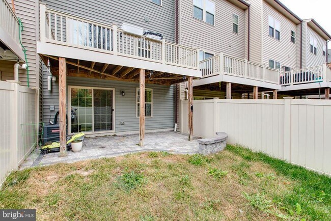 Building Photo - 2805 Fredericksburg Rd