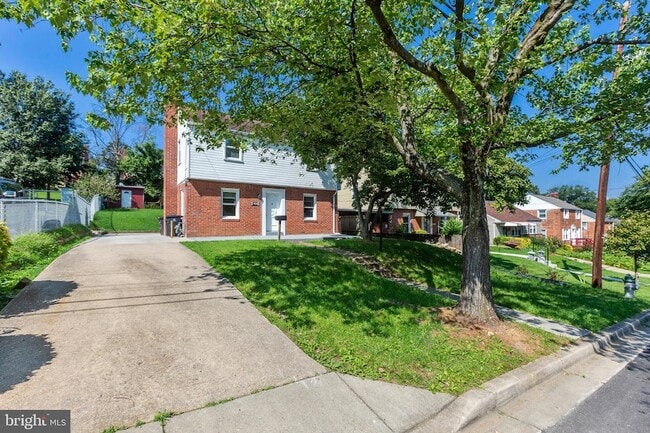 Primary Photo - 4816 Woodlawn Dr