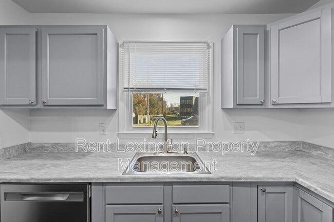 Building Photo - 4021 Victoria Way