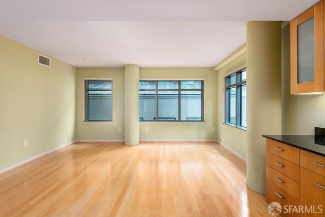 Building Photo - 355 1st St