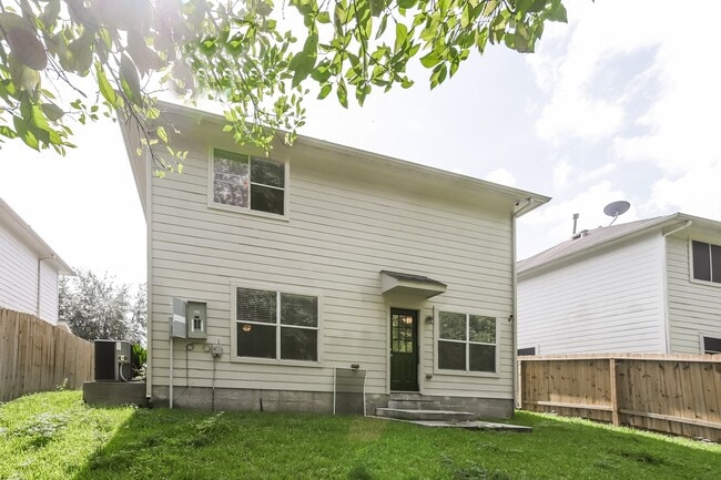 Building Photo - 2911 Cypress Island Dr