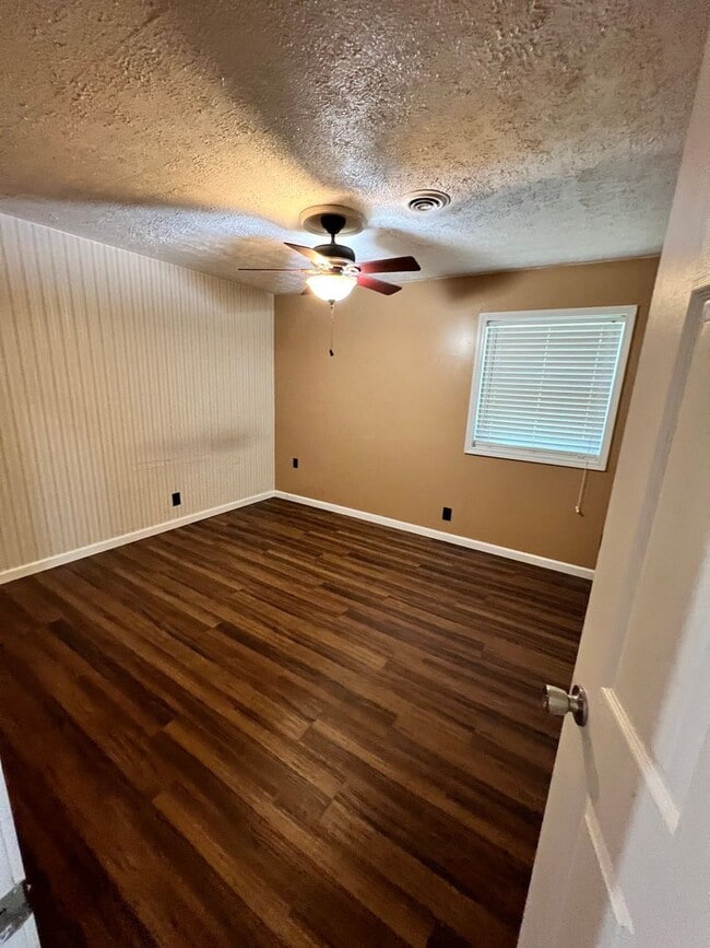 Building Photo - HOME IN PRP AREA