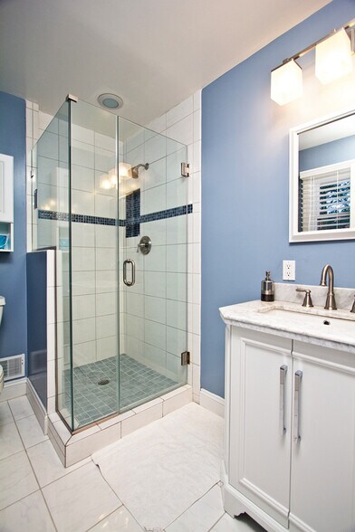 master full bath - 6811 Lemon Rd