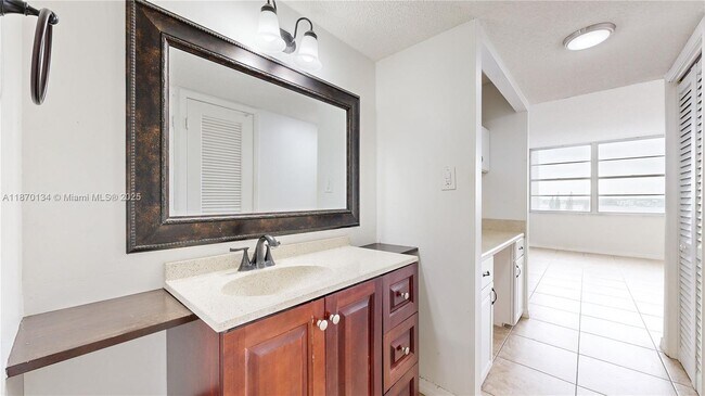 Building Photo - 18011 Biscayne Blvd