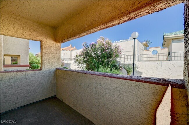 Building Photo - 4150 Sanderling Cir