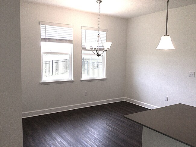 Building Photo - 1033 Walden Pond Dr