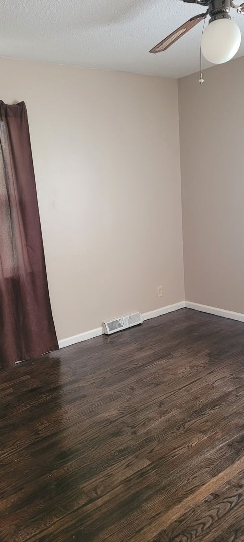 Building Photo - Cozy 2 Bedroom Home