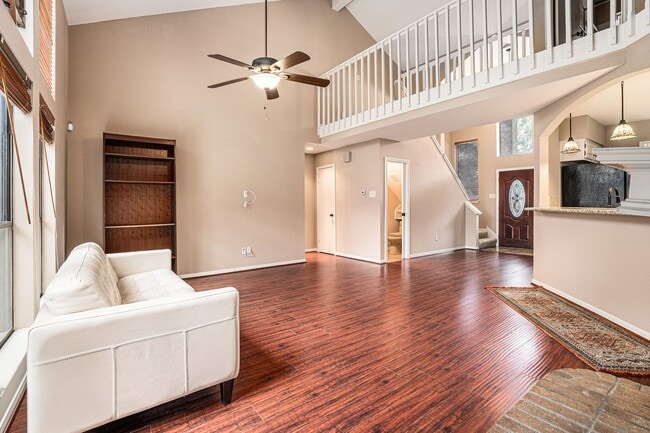 Building Photo - 602 Crestwood Dr