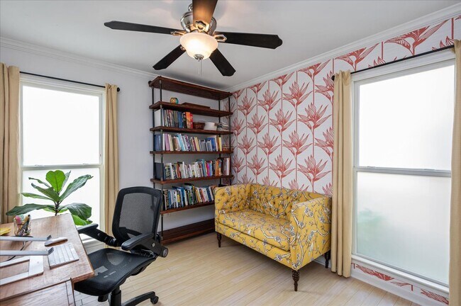 Building Photo - 616 E Davie St