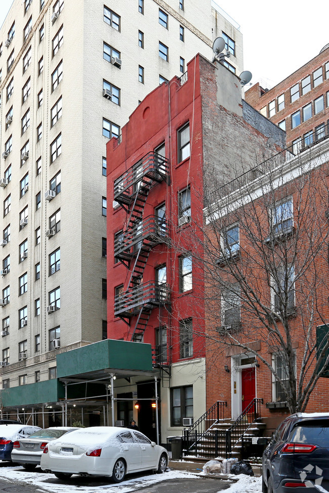 Building Photo - 208 W 20th St