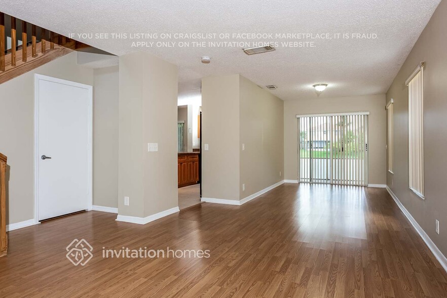 Building Photo - 7521 Santa Monica Dr