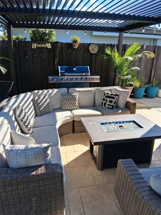 Building Photo - 371 SE 3rd St