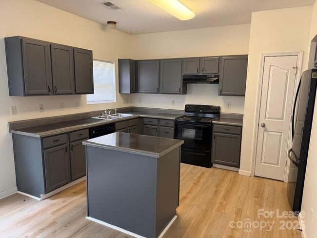 Building Photo - 7007 Advocator Ln