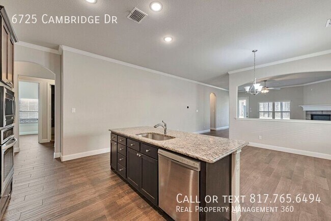 Building Photo - 6725 Cambridge Dr