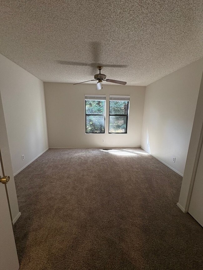 Building Photo - Gorgeous Foxglenn Rental