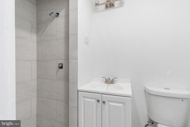 Building Photo - 422 S 15th St