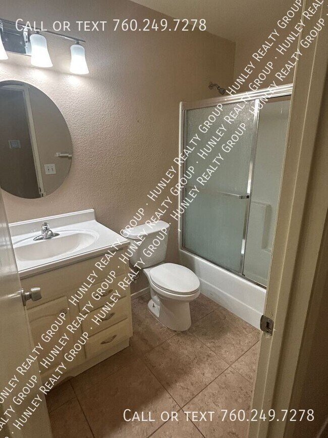 Building Photo - 13560 La Villa Dr