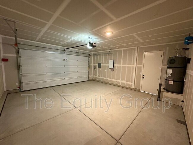 Building Photo - 2231 N Julieann St