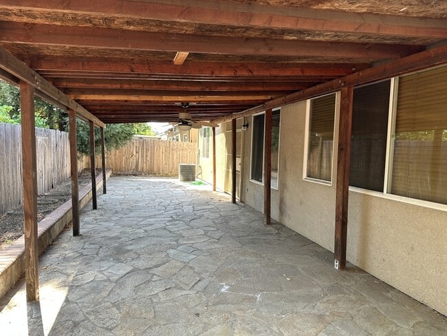Building Photo - Weston Ranch 4 Bedroom 2.5 Bathroom Home