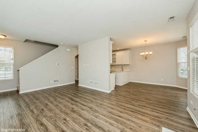 Building Photo - 2610 Williamsburg Dr