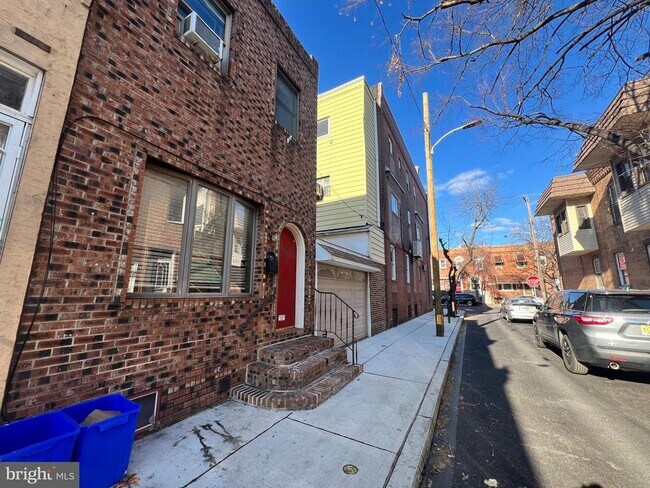 Building Photo - 2408 S Sartain St