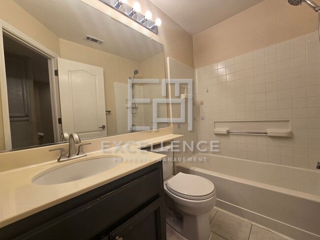 Building Photo - Beautiful 2 Story Townhouse - Small Pets N...