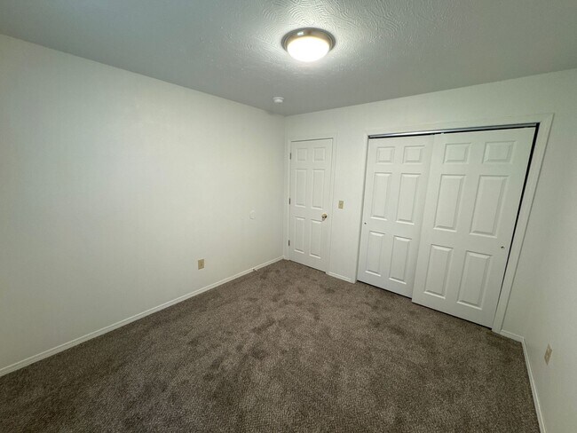 Building Photo - Great 3 Bedroom 2 Bathroom home for $1295!