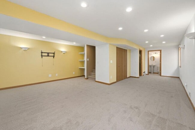 Building Photo - 2456 Mary Beth Ct