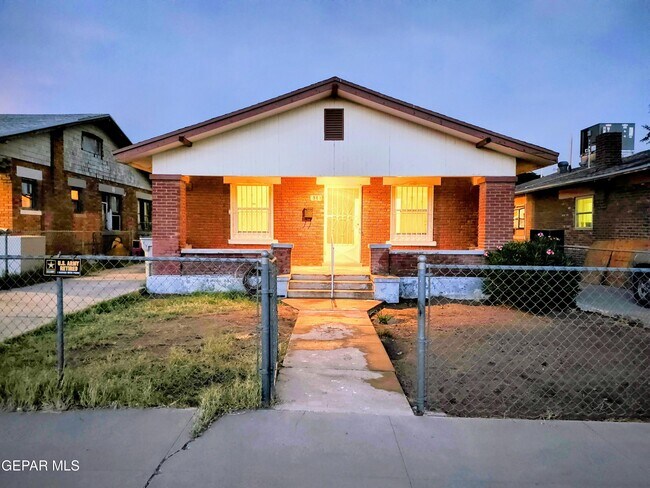 Building Photo - 618 N Estrella St