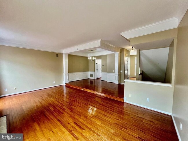 Building Photo - 7504 Lamoyne Ct