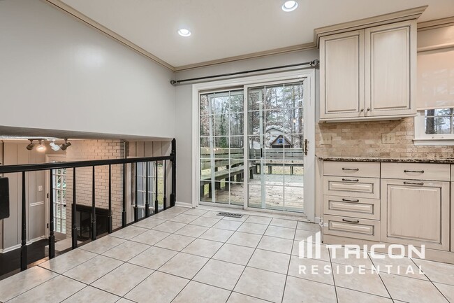 Building Photo - 5381 Willow Point Pkwy