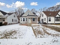 Building Photo - $1250 3 bedroom bungalow