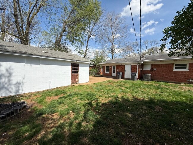 Building Photo - 211 Rugby Rd